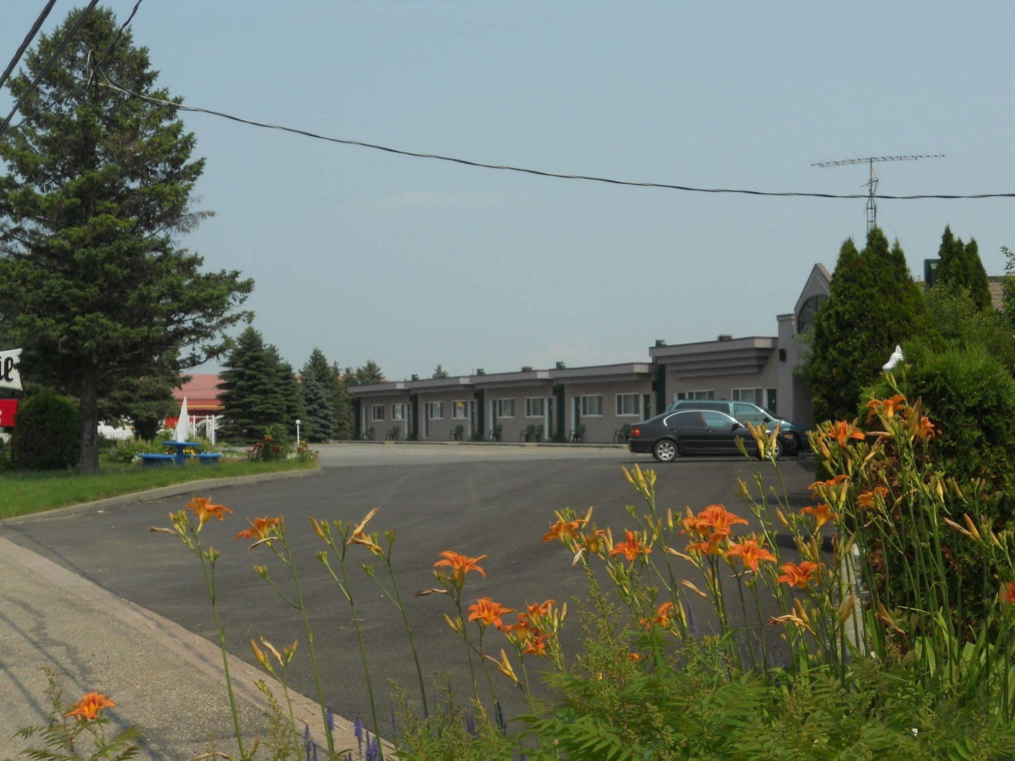 Motel Normandie Louiseville Eksteriør billede